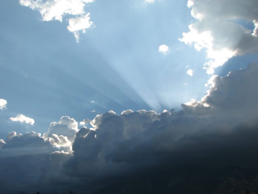 clouds with sun rays